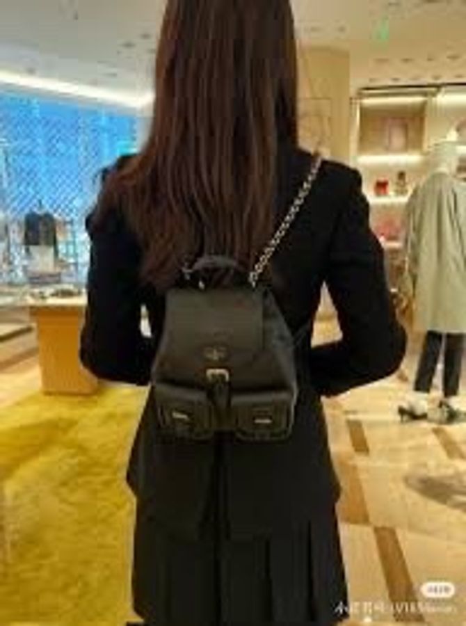 LV M47072 Backup 新款後背包黑色-3