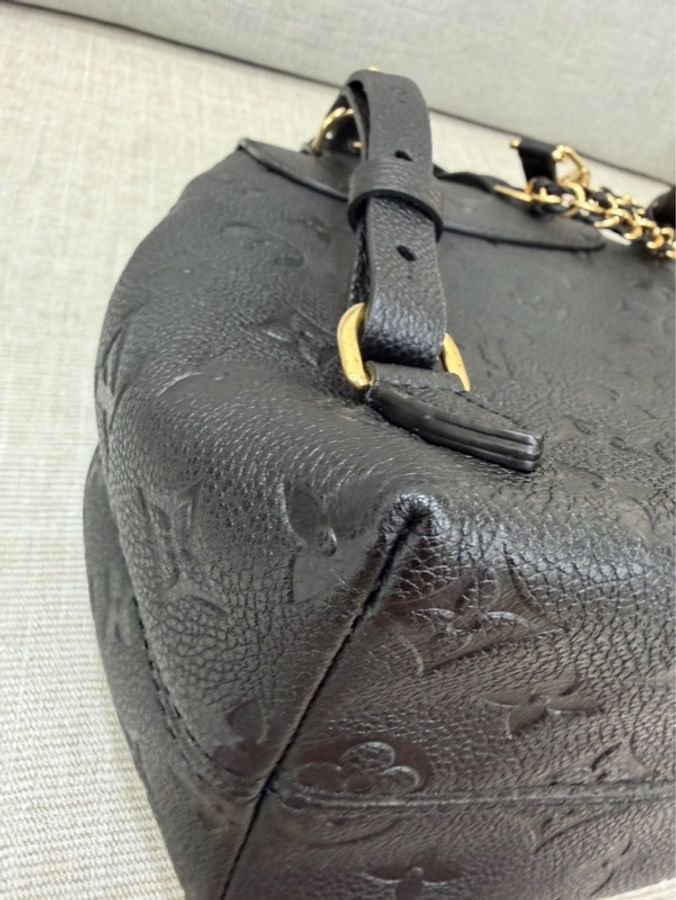 LV M47072 Backup 新款後背包黑色-12