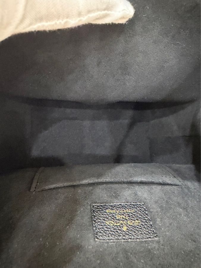 LV M47072 Backup 新款後背包黑色-28