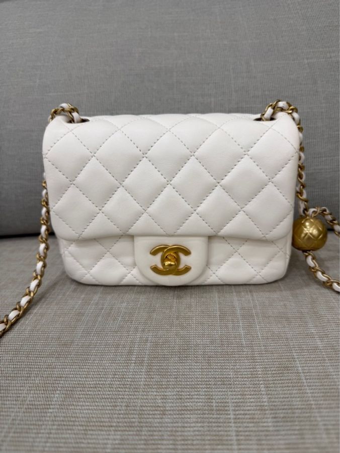 香奈兒 Chanel白色金球方胖子-10