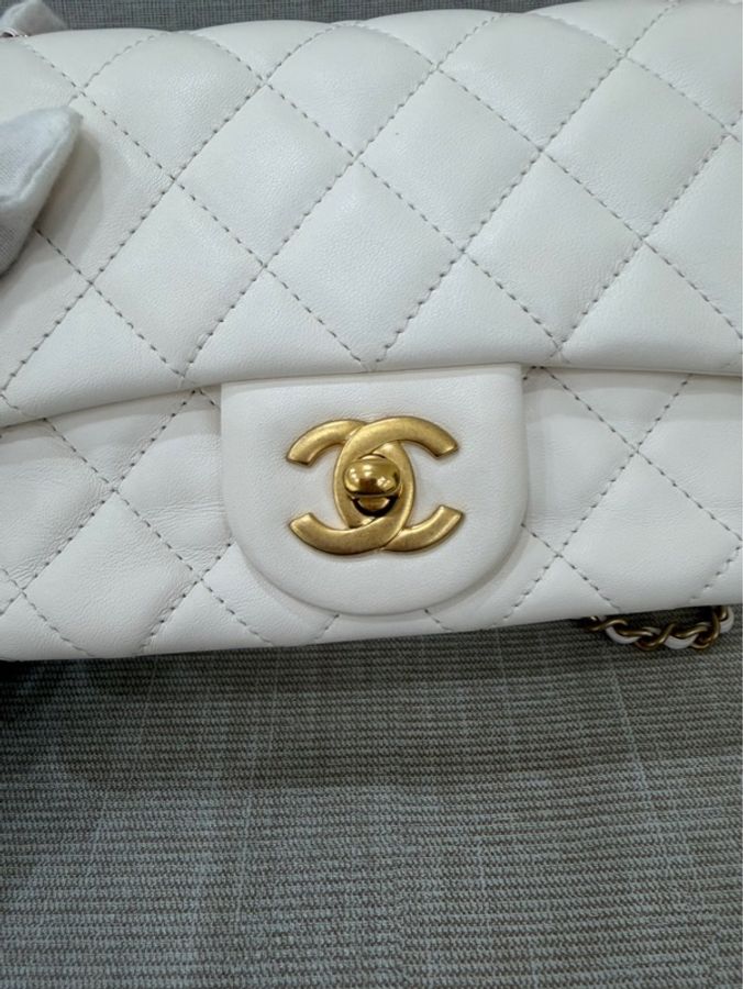 香奈兒 Chanel白色金球方胖子-23