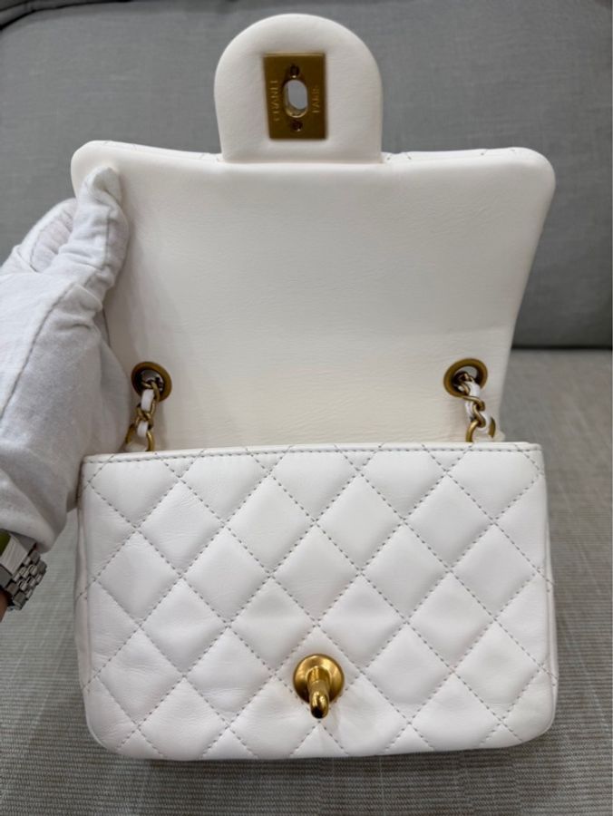 香奈兒 Chanel白色金球方胖子-24