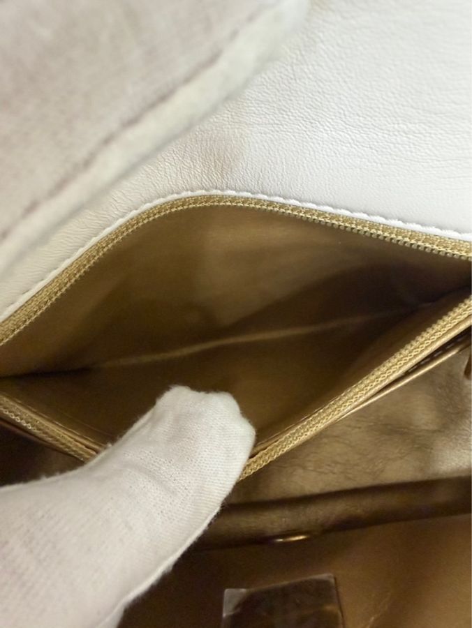 香奈兒 Chanel白色金球方胖子-27