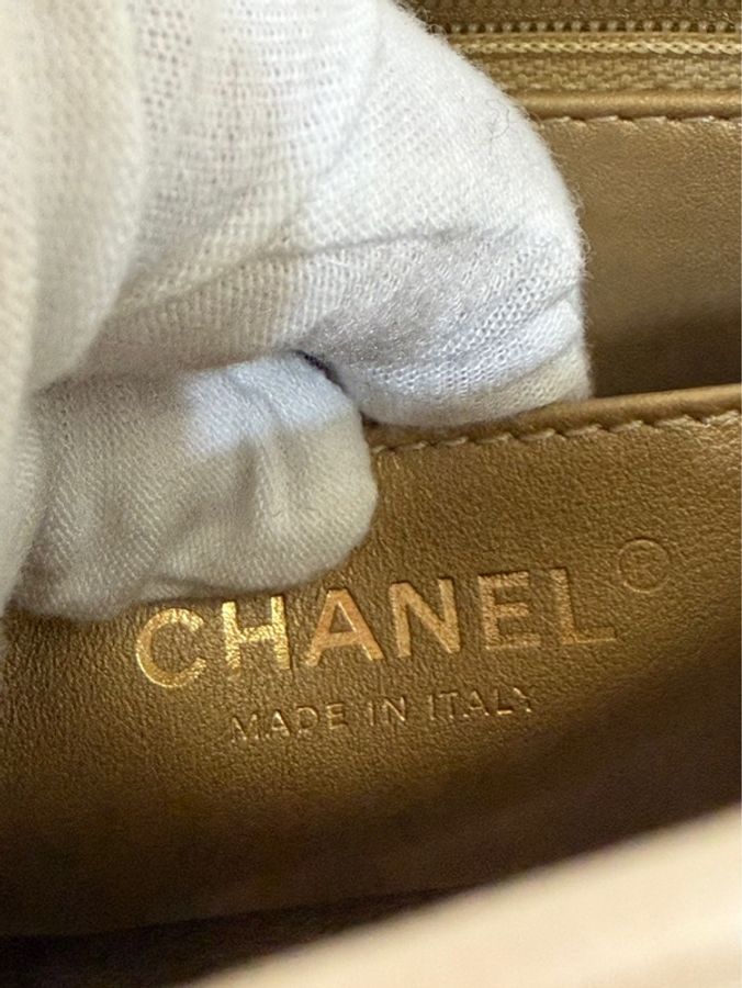 香奈兒 Chanel白色金球方胖子-29