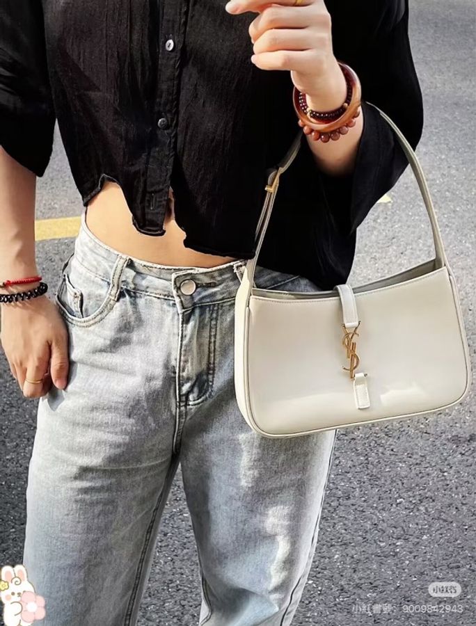 YSL Le 5 A 7 IN SMOOTH LEATHER hobo 腋下包 白色復古金扣-3