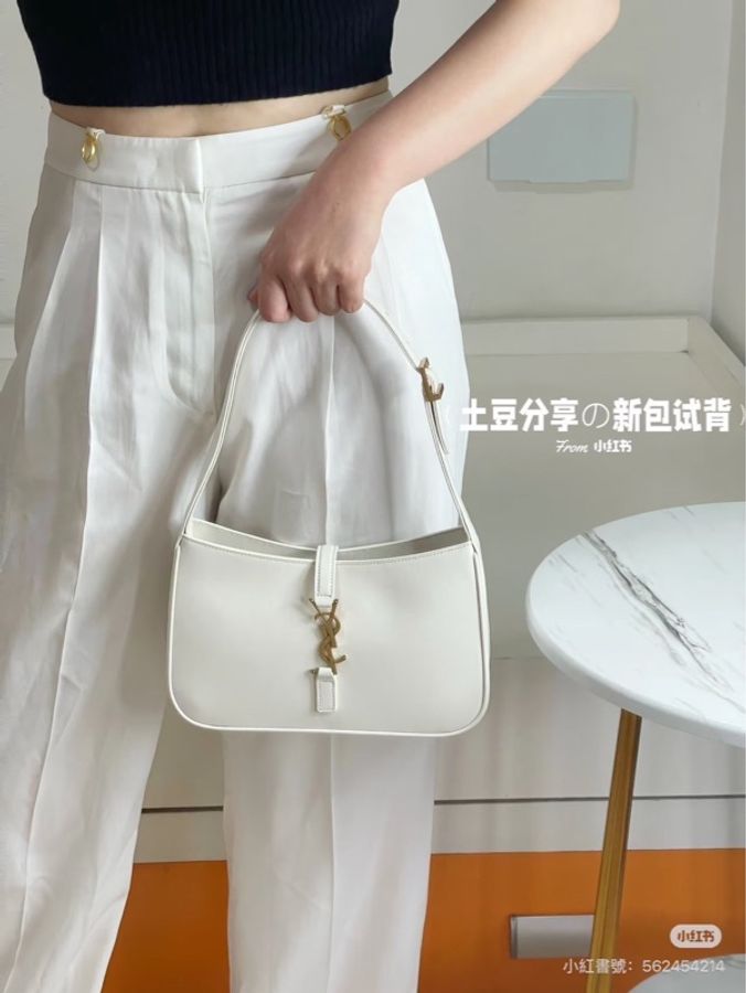 YSL Le 5 A 7 IN SMOOTH LEATHER hobo 腋下包 白色復古金扣-4