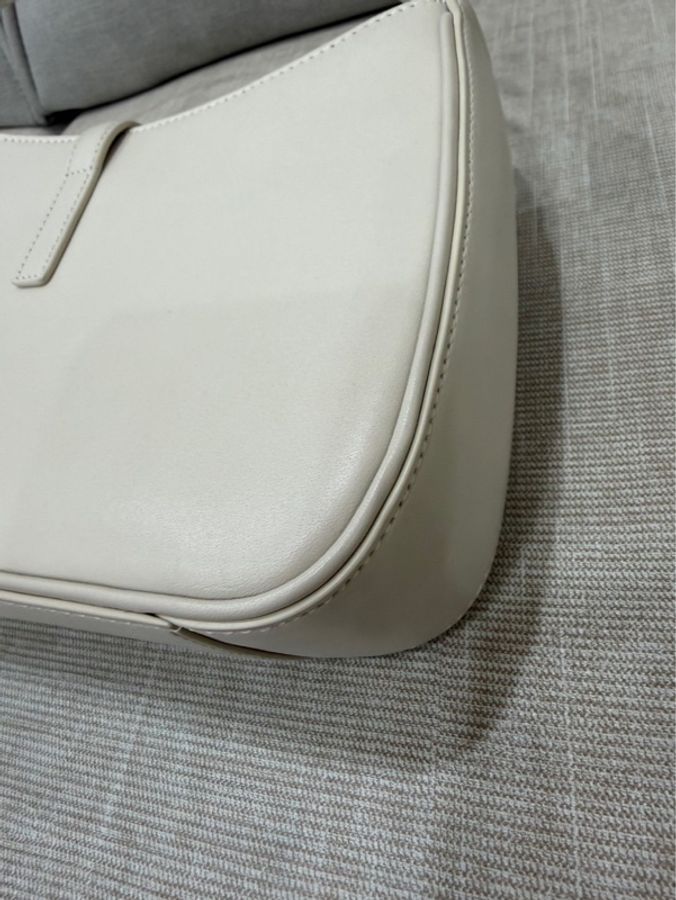 YSL Le 5 A 7 IN SMOOTH LEATHER hobo 腋下包 白色復古金扣-12