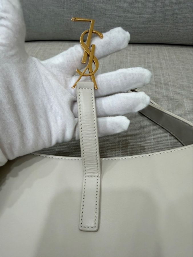 YSL Le 5 A 7 IN SMOOTH LEATHER hobo 腋下包 白色復古金扣-19