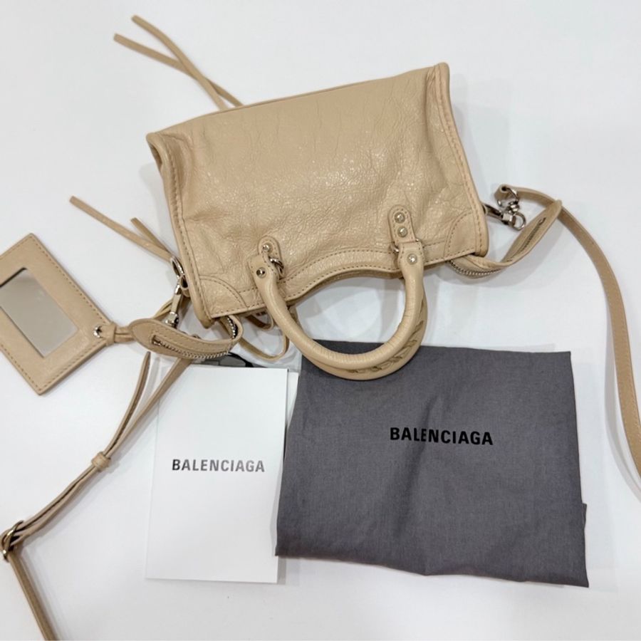 《仙闆名牌精品》BALENCIAGA 巴黎世家namo mini City 奶茶色 機車包 斜背包 肩背包 手提包-9