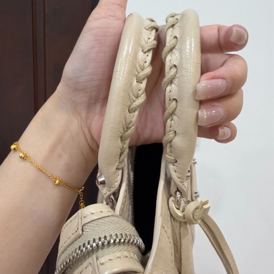 《仙闆名牌精品》BALENCIAGA 巴黎世家namo mini City 奶茶色 機車包 斜背包 肩背包 手提包-16