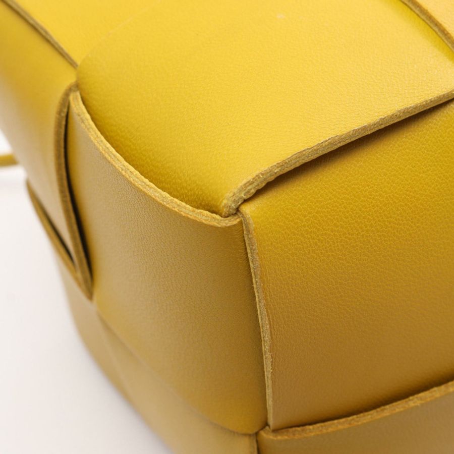 BOTTEGA VENETA Cassette 迷你斜背單肩手提包,黃色皮革,二手-7