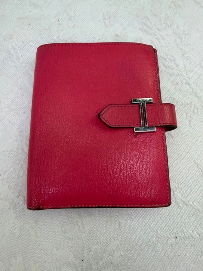 這是一個紅色的 Hermès Bearn wallet-0