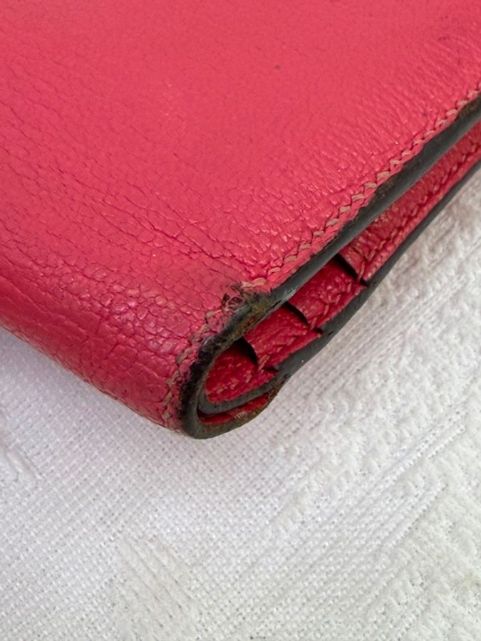 這是一個紅色的 Hermès Bearn wallet-2