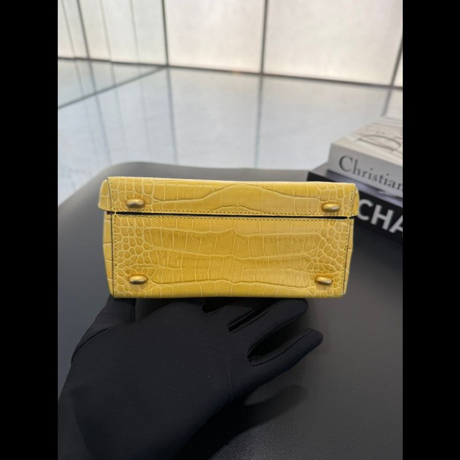 Celine瑟琳 嫩黃色 鱷魚🐊紋手提包 底長18cm 現貨優惠價帶走!-5