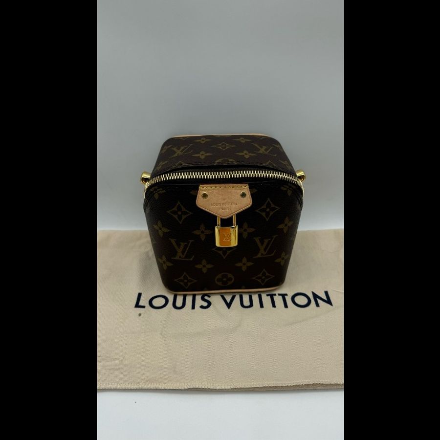 Lv just in case新款骰子包 可拆式雙肩帶,夏日搭配超實用,精緻小巧可愛-1