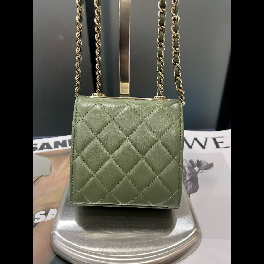 Chanel香奈兒mini trendy CC 酪梨綠色玫瑰金扣斜挎鏈條包,底角磨損,內裡乾淨。-1