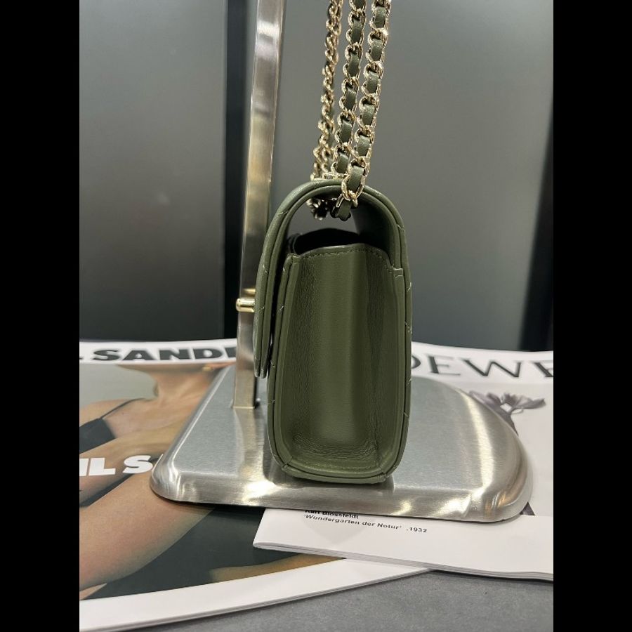 Chanel香奈兒mini trendy CC 酪梨綠色玫瑰金扣斜挎鏈條包,底角磨損,內裡乾淨。-3