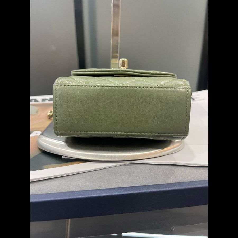 Chanel香奈兒mini trendy CC 酪梨綠色玫瑰金扣斜挎鏈條包,底角磨損,內裡乾淨。-4