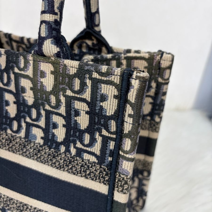 Dior M1265 深藍緹花布 Oblique 刺繡 Booktote手提包 托特包 小號-13