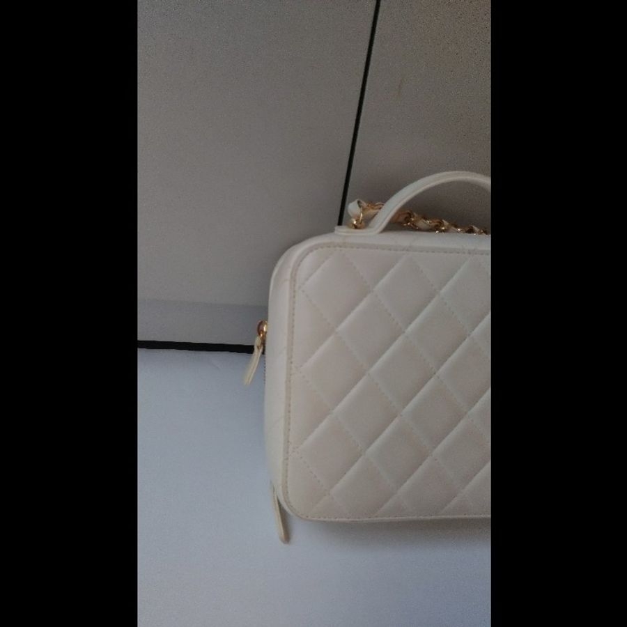 Chanel 金鍊白皮革+金色鏡面小方兩用化妝包-8