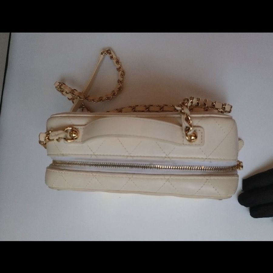 Chanel 金鍊白皮革+金色鏡面小方兩用化妝包-10