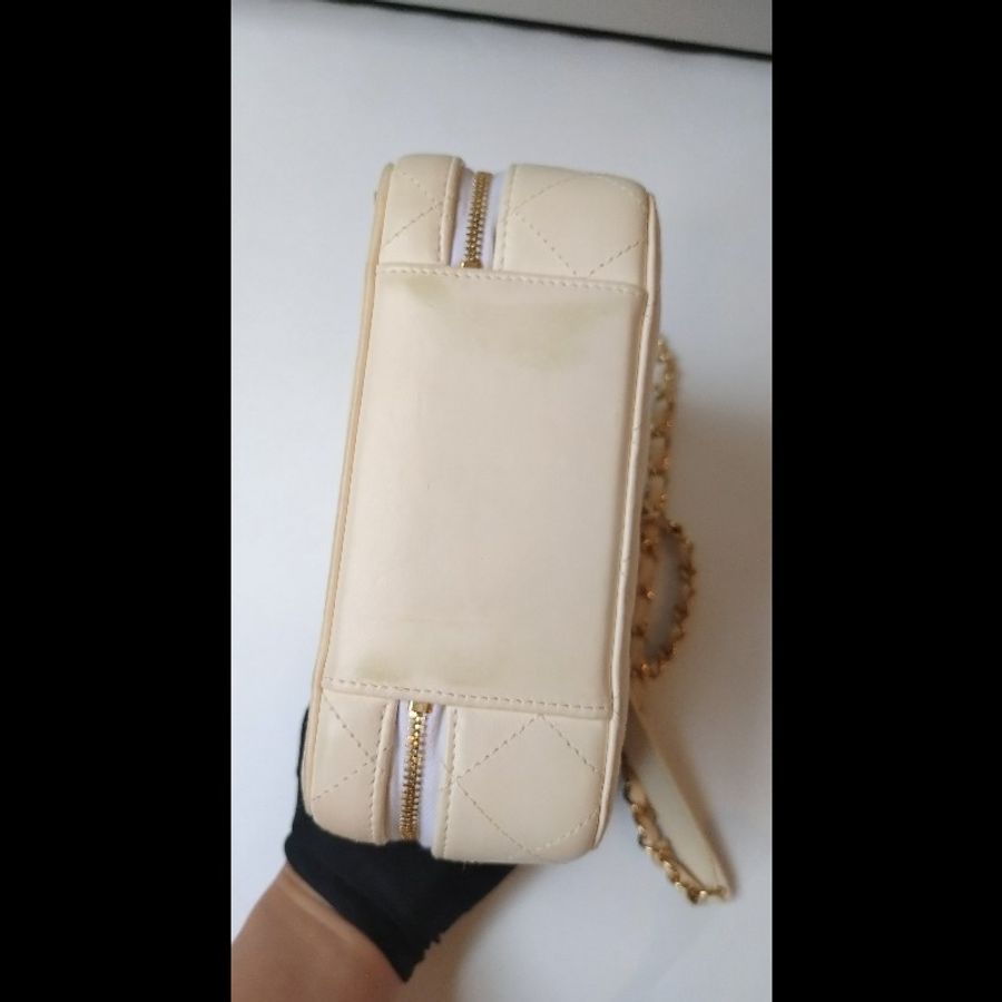 Chanel 金鍊白皮革+金色鏡面小方兩用化妝包-16