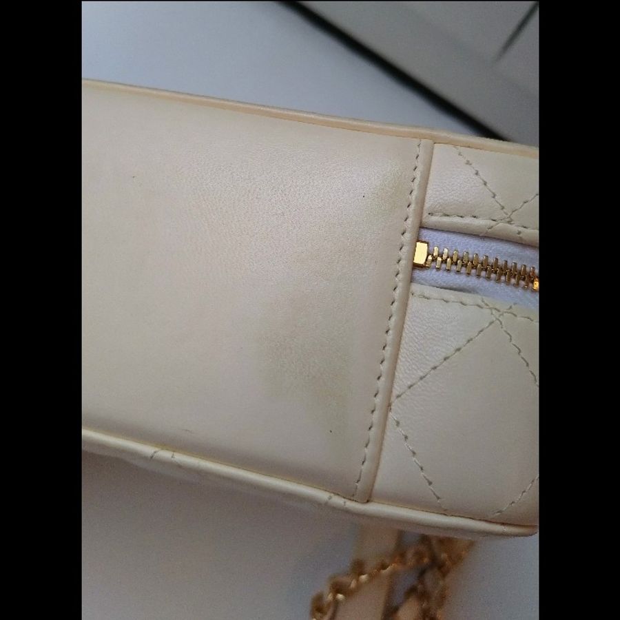 Chanel 金鍊白皮革+金色鏡面小方兩用化妝包-36