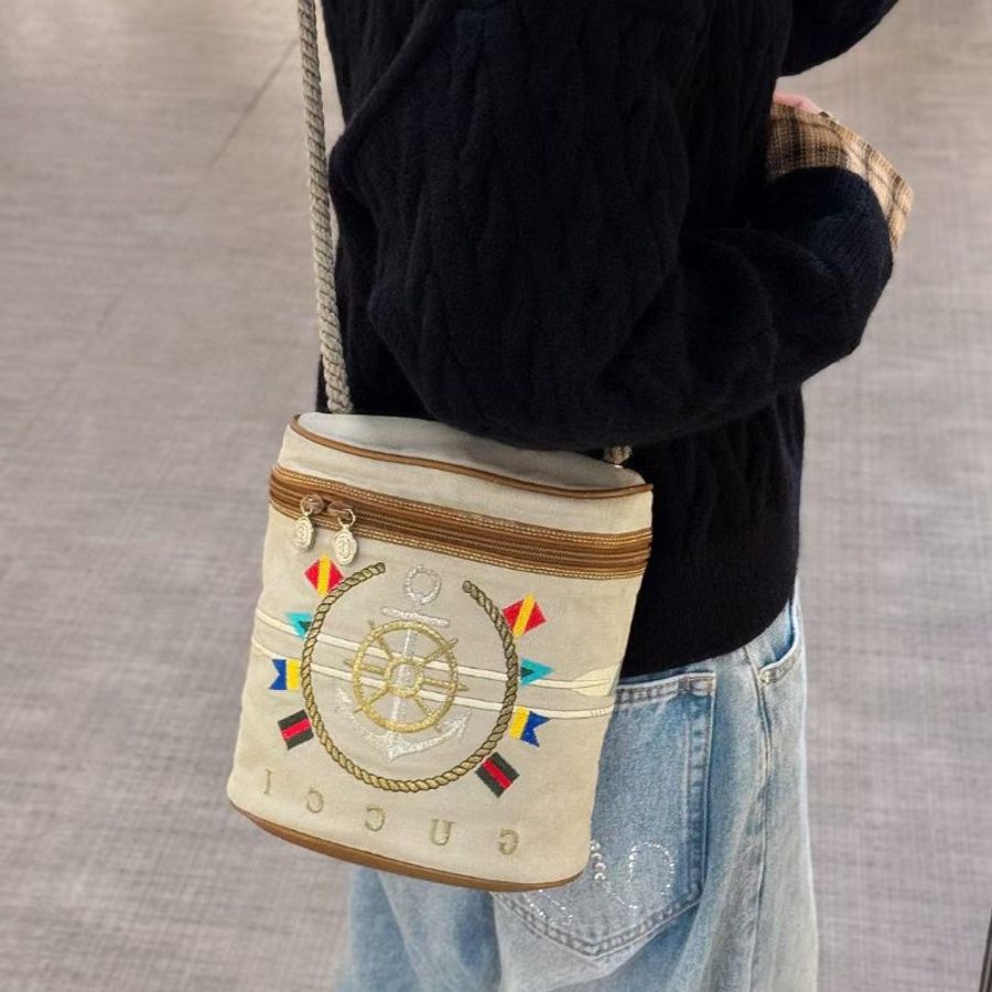 Gucci 刺繡布面 卡其色 海錨船舵logo斜背包 19*20cm 98新配件塵袋-1
