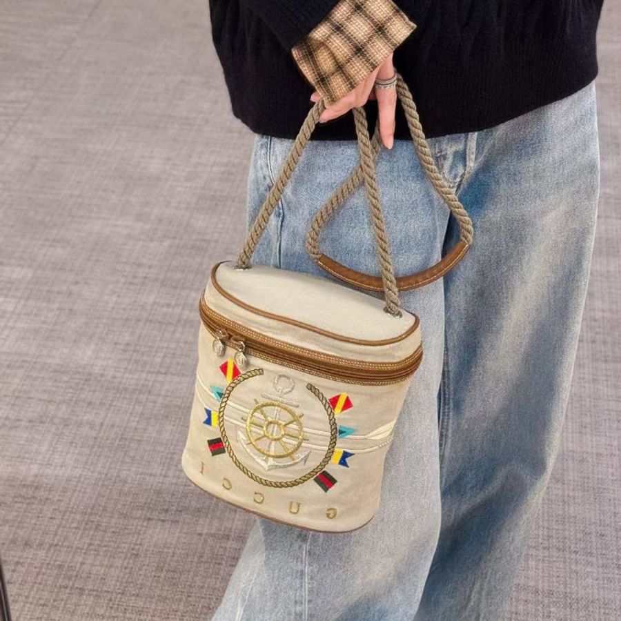 Gucci 刺繡布面 卡其色 海錨船舵logo斜背包 19*20cm 98新配件塵袋-2