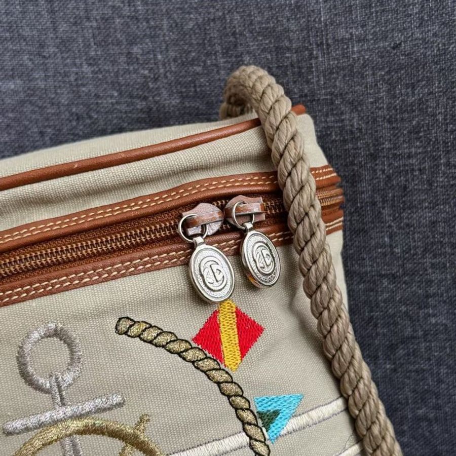 Gucci 刺繡布面 卡其色 海錨船舵logo斜背包 19*20cm 98新配件塵袋-5