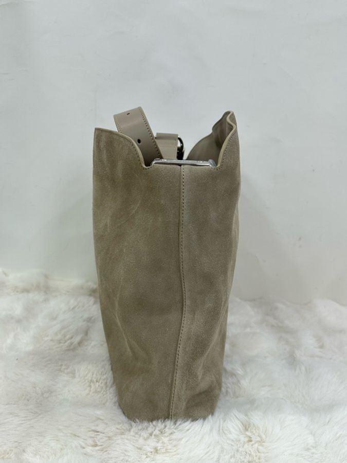 Dior/Diorly Diorly中號米灰色麂皮銀扣單肩斜背包 26年 閒置 尺寸:32*24-4