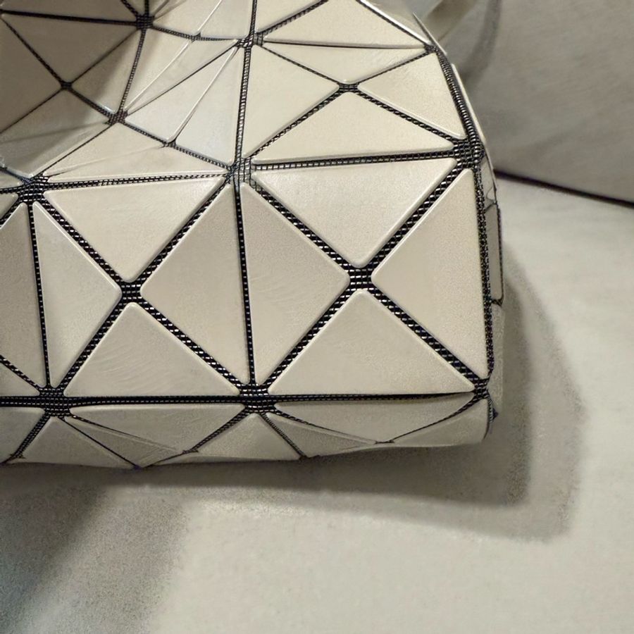 Issey miyake baobao 三宅一生鑽石包 三宅一生carat 大號 白色-5