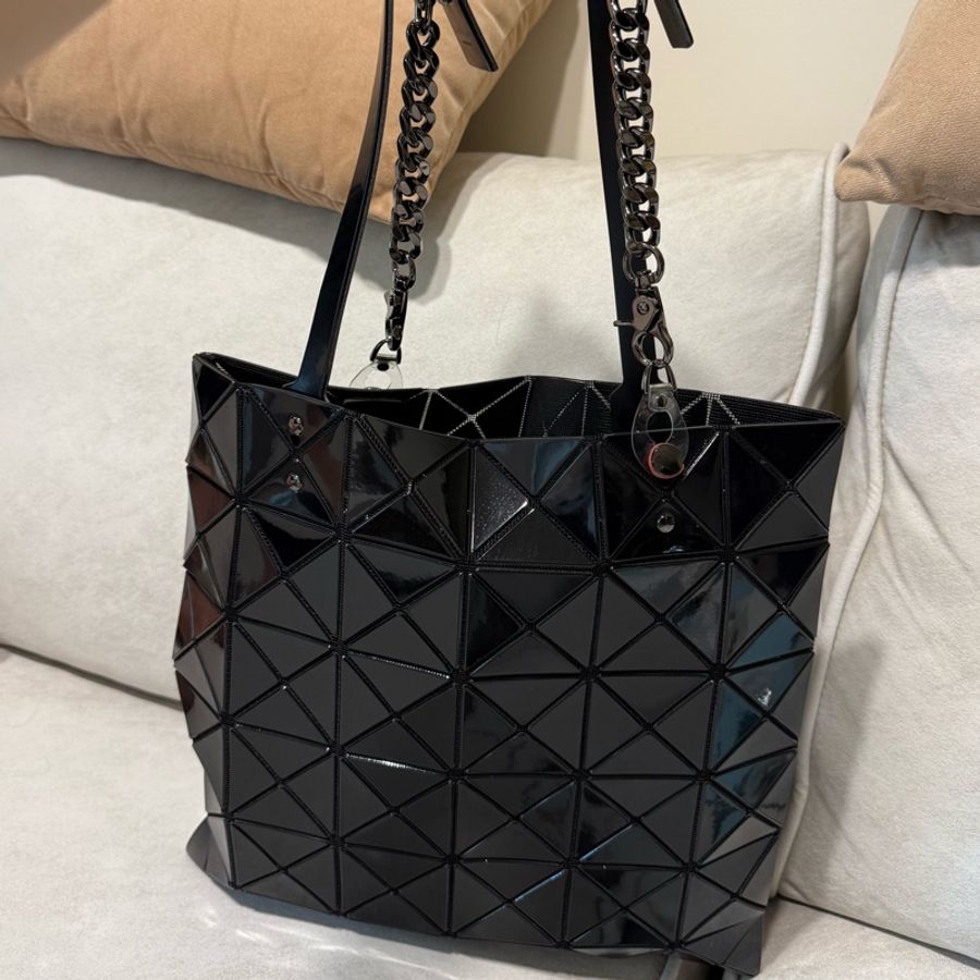 Issey miyake baobao 三宅一生 6x6 托特 黑色-1
