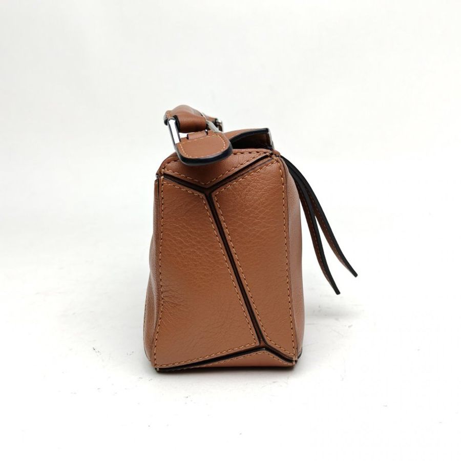 LOEWE Puzzle18幾何包迷你MINI棕色牛皮肩背包-3