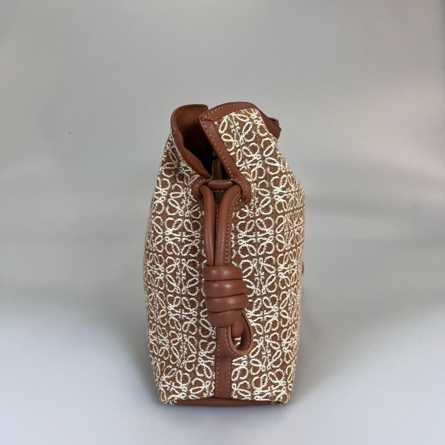 LOEWE 052219 帆布滿版刺繡福袋包 中號-2