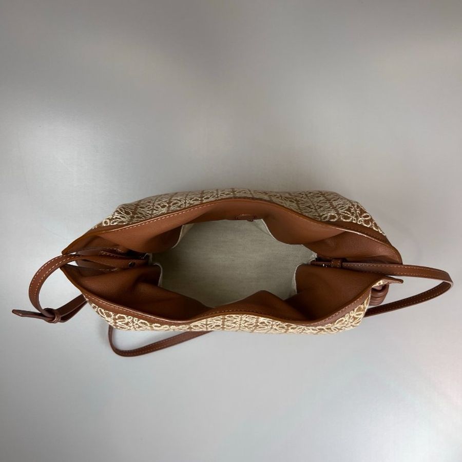 LOEWE 052219 帆布滿版刺繡福袋包 中號-5