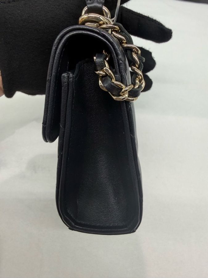 Chanel香奈兒 22A 黑金手柄小廢包-2