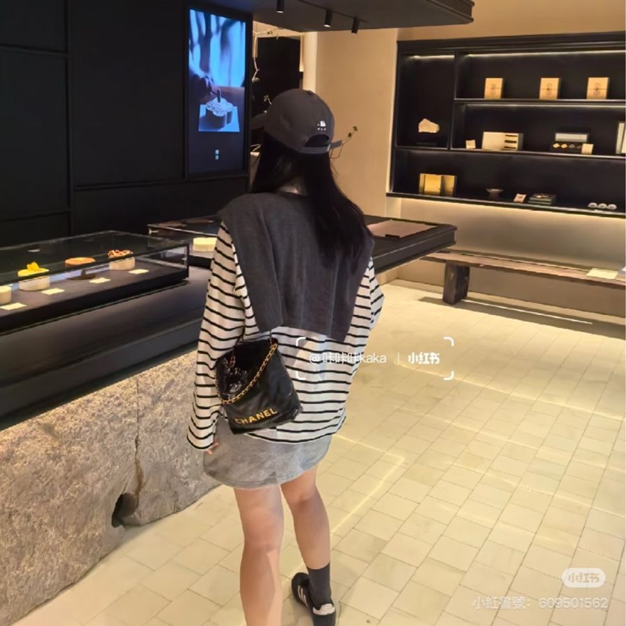 CHANEL 香奈兒 22bag mini 迷你 亮面小牛皮與金色金屬 黑金 斜背包 肩背包 手提包 後背包 垃圾袋-2