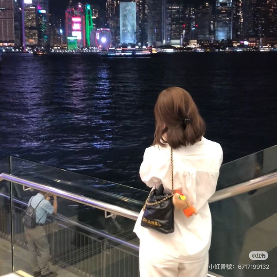 CHANEL 香奈兒 22bag mini 迷你 亮面小牛皮與金色金屬 黑金 斜背包 肩背包 手提包 後背包 垃圾袋-3