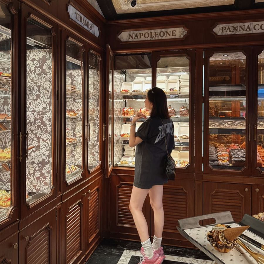 CHANEL 香奈兒 22bag mini 迷你 亮面小牛皮與金色金屬 黑金 斜背包 肩背包 手提包 後背包 垃圾袋-5