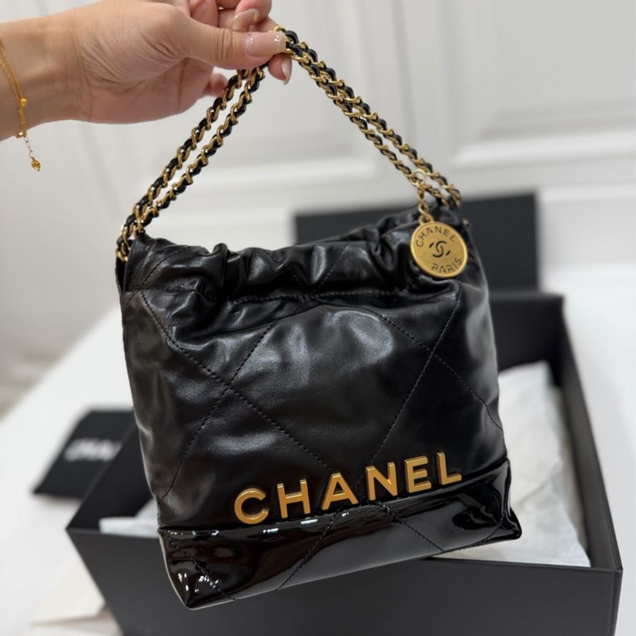 CHANEL 香奈兒 22bag mini 迷你 亮面小牛皮與金色金屬 黑金 斜背包 肩背包 手提包 後背包 垃圾袋-10