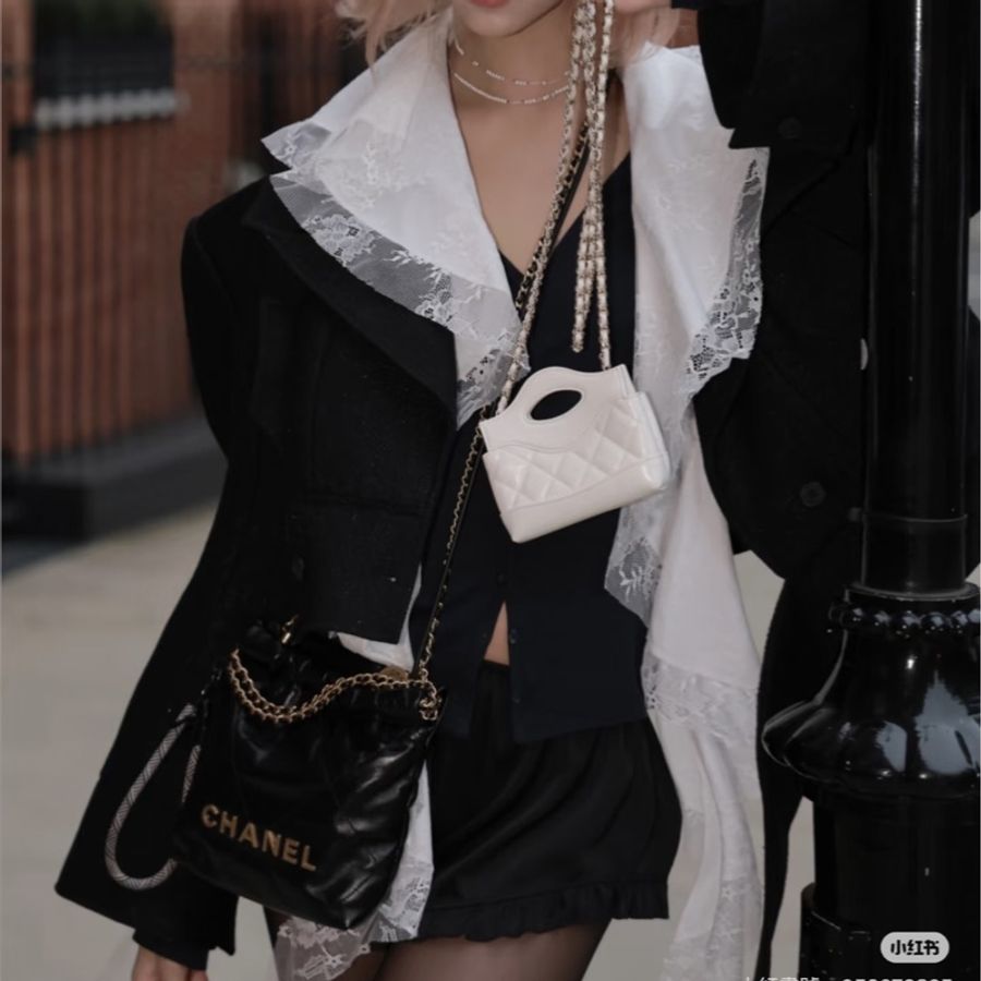 CHANEL 香奈兒 22bag mini 迷你 亮面小牛皮與金色金屬 黑金 斜背包 肩背包 手提包 後背包 垃圾袋-14
