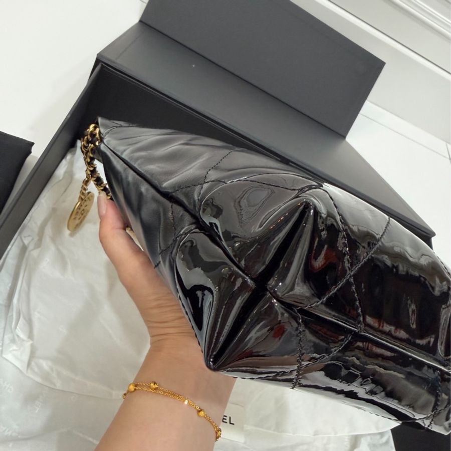 CHANEL 香奈兒 22bag mini 迷你 亮面小牛皮與金色金屬 黑金 斜背包 肩背包 手提包 後背包 垃圾袋-22