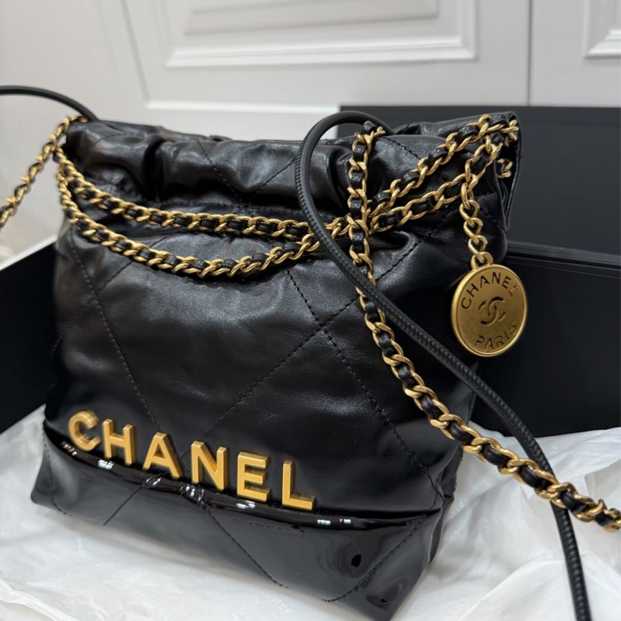 CHANEL 香奈兒 22bag mini 迷你 亮面小牛皮與金色金屬 黑金 斜背包 肩背包 手提包 後背包 垃圾袋-26