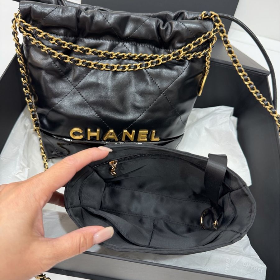 CHANEL 香奈兒 22bag mini 迷你 亮面小牛皮與金色金屬 黑金 斜背包 肩背包 手提包 後背包 垃圾袋-27
