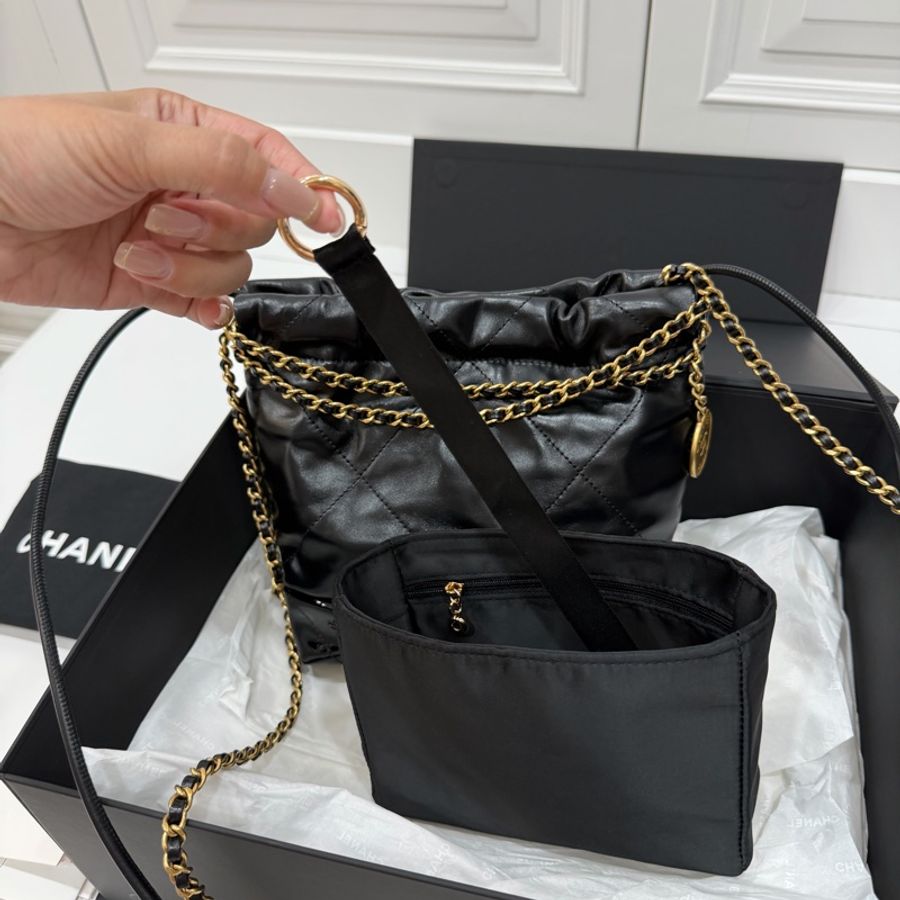 CHANEL 香奈兒 22bag mini 迷你 亮面小牛皮與金色金屬 黑金 斜背包 肩背包 手提包 後背包 垃圾袋-28