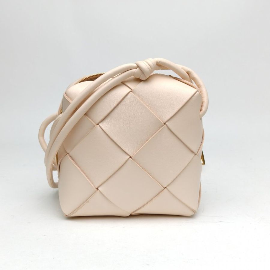 BOTTEGA VENETA 裸色牛皮金扣CassetteCamera相機包編織斜挎包肩背包-0