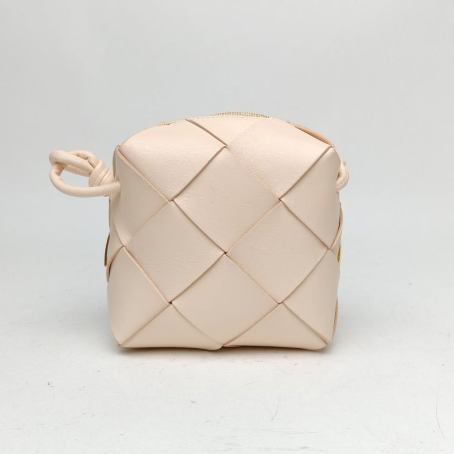 BOTTEGA VENETA 裸色牛皮金扣CassetteCamera相機包編織斜挎包肩背包-2