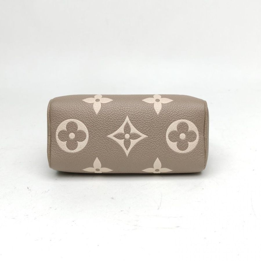 LOUIS VUITTON SpNano16灰色牛皮晶片大Logo印花肩背包-4