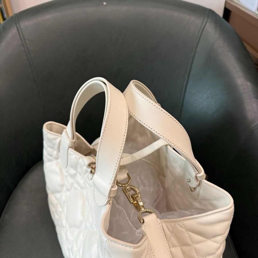 迪奧/Dior 中號 Dior Toujours 手袋土著 中號 奶白色 牛皮革超大藤格紋手提包-5